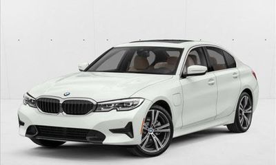 2021 BMW 330e Hybrid Plug