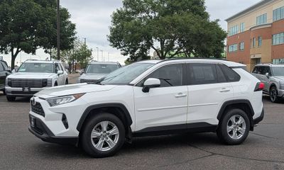 2020 Toyota RAV4 XLE