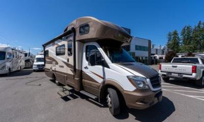 2017 Winnebago Navion 24G 3668044 17