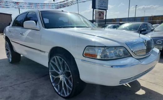 2009 Lincoln Town CAR Signature Limited