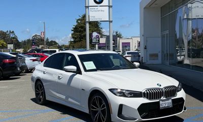 2023 BMW 330E Hybrid Plug
