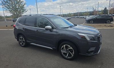 2023 Subaru Forester Touring ES Navi