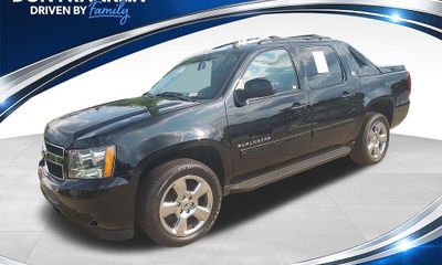 2013 Chevrolet Avalanche LS