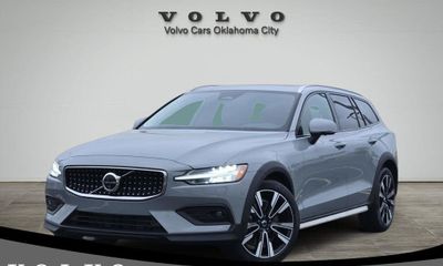 2025 Volvo V60CC Ultra