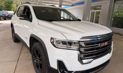 2022 GMC Acadia AT4