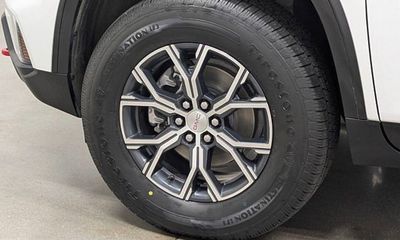 2025 GMC Acadia AT4