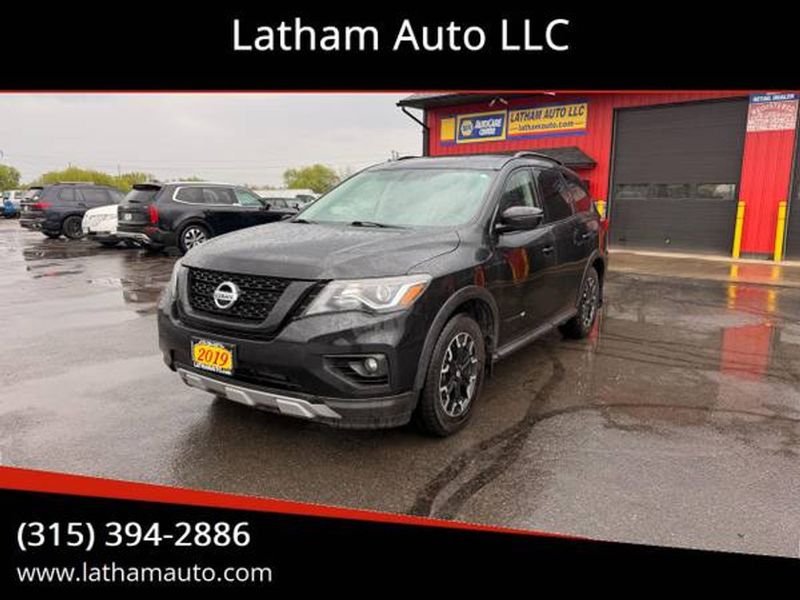 2019 Nissan Pathfinder — a typically priced live listing