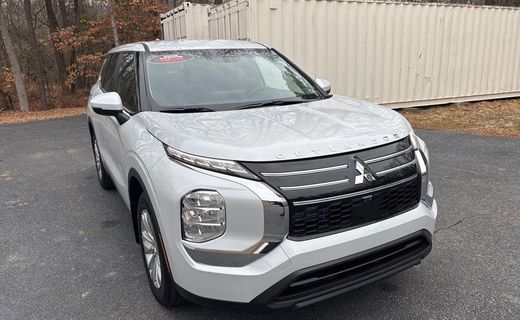2026 Mitsubishi Outlander ES