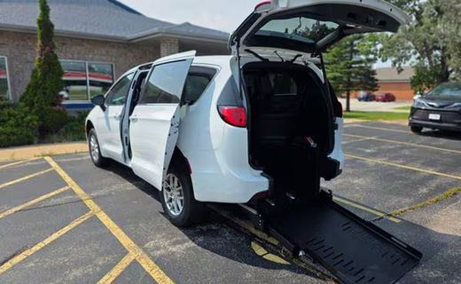 2026 Chrysler Voyager LX