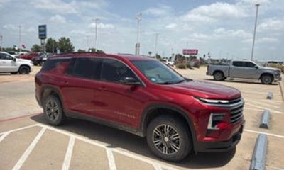 2024 Chevrolet Traverse LT