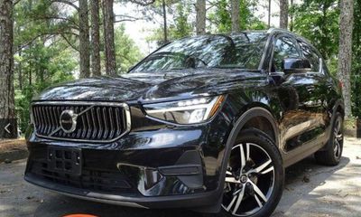 2025 Volvo XC40 Core