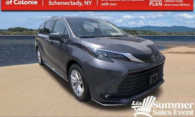 2025 Toyota Sienna XLE