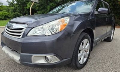 2010 Subaru Outback Limited M R