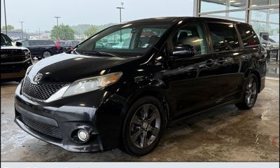 2011 Toyota Sienna Sport