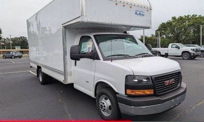 2025 GMC Savana 3500 177 Cutaway