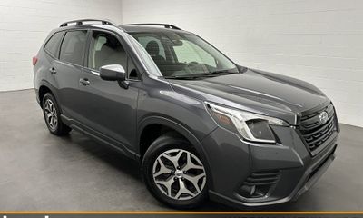 2023 Subaru Forester Premium ES Base