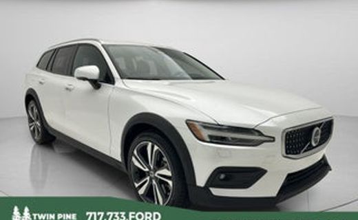 2025 Volvo V60CC Plus