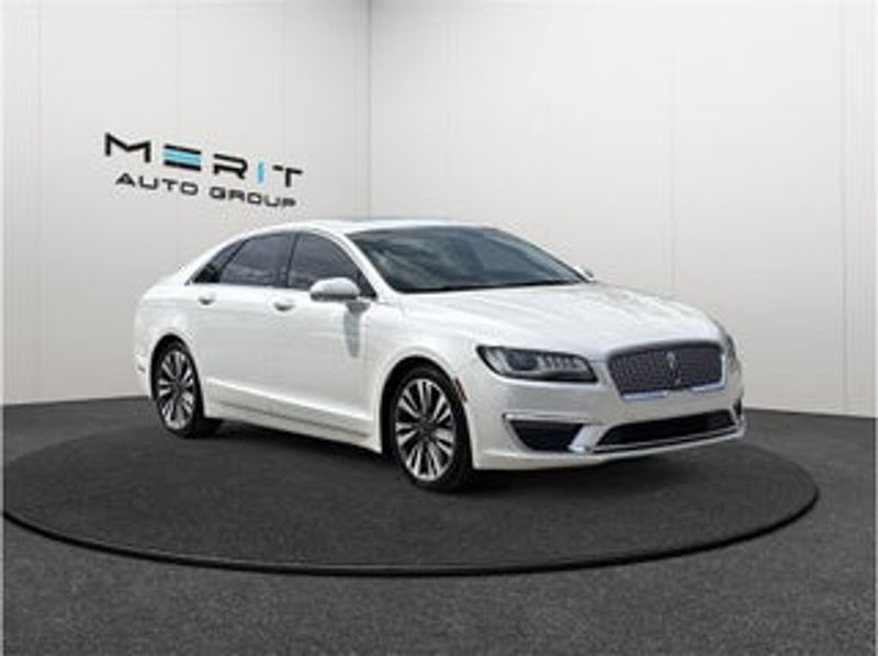 2018 Lincoln MKZ — a typically priced live listing