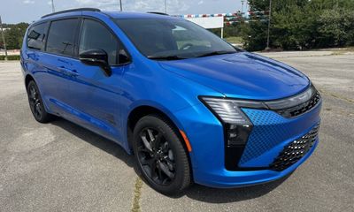 2027 Chrysler Pacifica Select