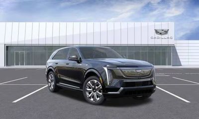 2025 Cadillac Escalade IQ LUX 2