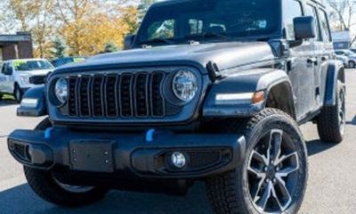 2024 Jeep Wrangler Sport