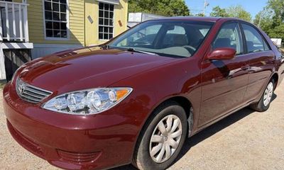 2005 Toyota Camry LE