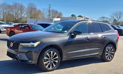 2023 Volvo XC60 Plus Bright