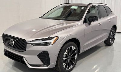 2026 Volvo XC60 Plus Dark