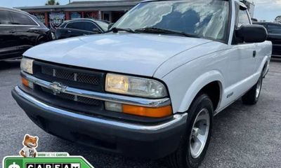 2002 Chevrolet S-10 Pickup XL