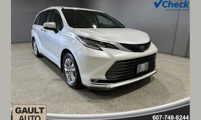 2023 Toyota Sienna Limited