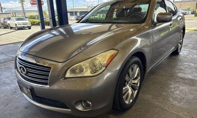 2012 Infiniti M37