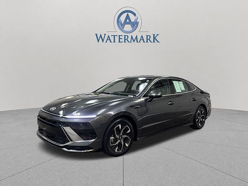 2025 Hyundai Sonata — a typically priced live listing