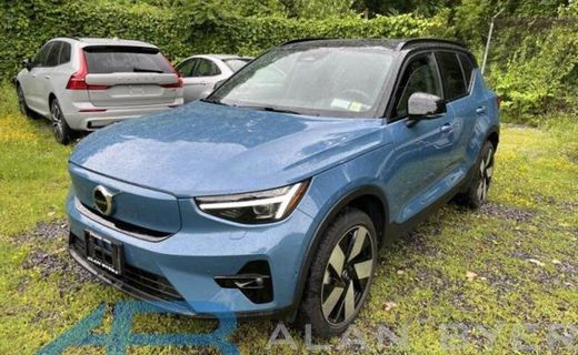 2023 Volvo XC40 Ultimate Dark