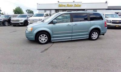 2010 Chrysler Town AND Country RT