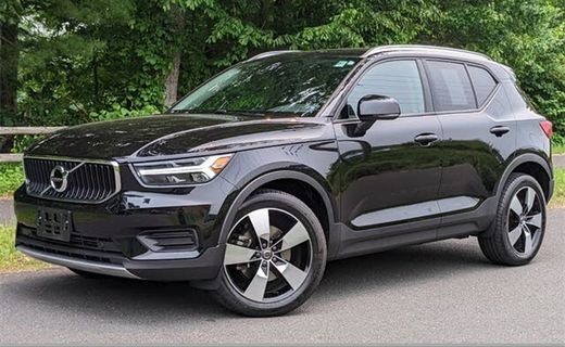 2020 Volvo XC40 Momentum