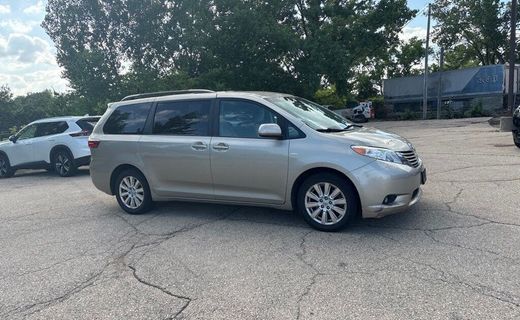 2017 Toyota Sienna LE