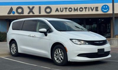 2023 Chrysler Voyager LX