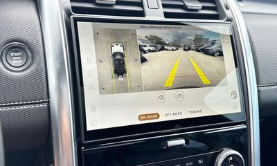 2026 Land Rover Discovery P360 Dynamic SE