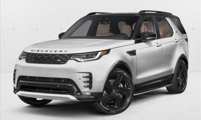 2025 Land Rover Discovery P300 S