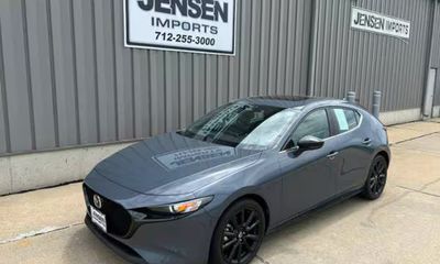 2024 Mazda MAZDA3 Preferred Package