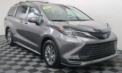2024 Toyota Sienna XSE 7 Passenger