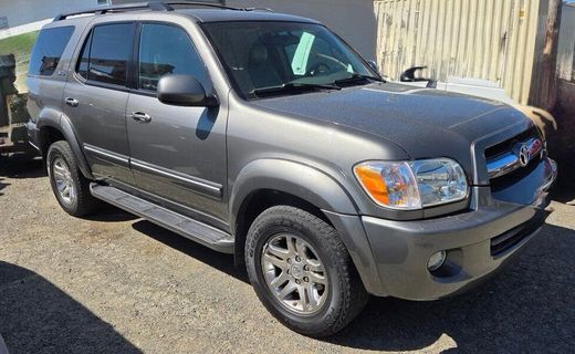 2005 Toyota Sequoia SR5