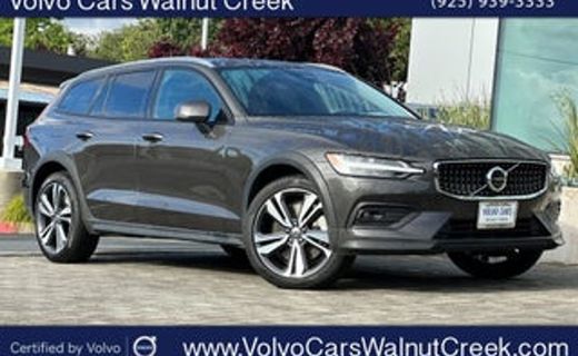 2026 Volvo V60CC Plus
