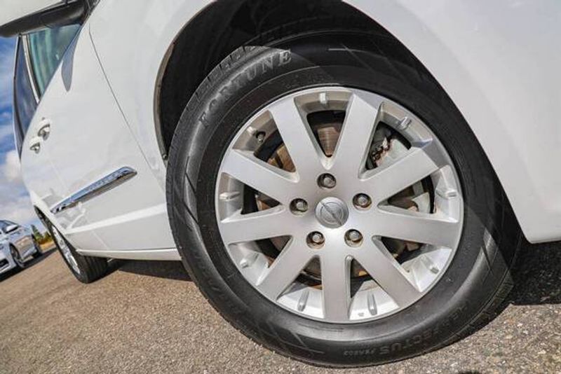 2015 Chrysler Town And Country — a typically priced live listing