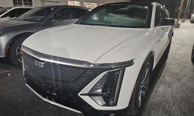 2024 Cadillac Lyriq LUX 2