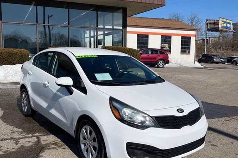 2015 Kia RIO — a typically priced live listing