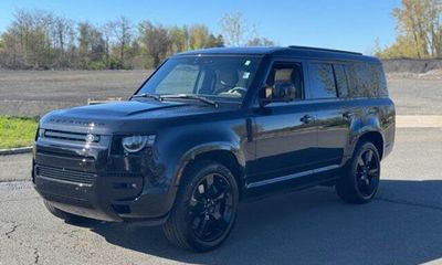 2026 Land Rover Defender 130 X Dynamic