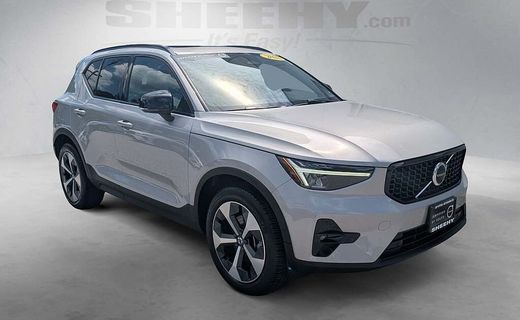2023 Volvo XC40 Plus Dark