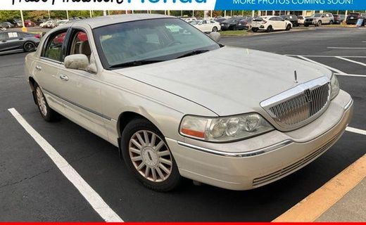2005 Lincoln Town CAR Signature