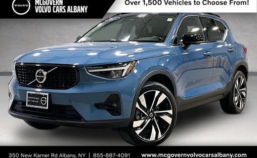 2023 Volvo XC40 Plus Dark